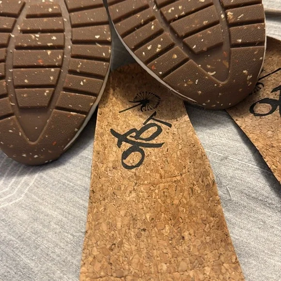 OTBT Women's Beige Courier Sneakers - Picture 9 of 11